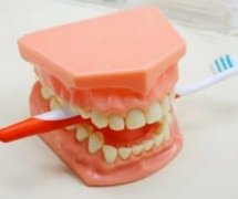 初戴假牙常会发生的一些问题